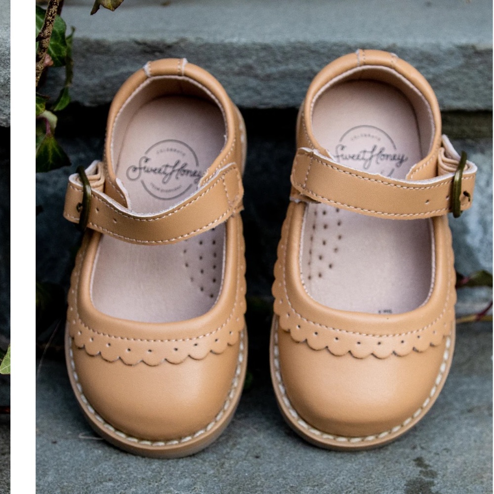 Like new! Sweet Honey Mary Jane shoes size baby 7